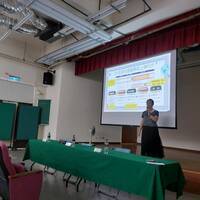 註冊組長對高一家長說明學習歷程作業流程